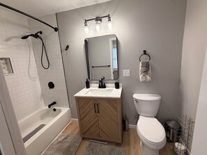A modern bathroom with a shower, toilet, and vanity. - Peaceful 3-bedroom house with AC in charming La Porte, bring you peace and quiet (La Porte)