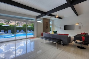 K0018 - Living Area - Casa La Vista - MidCentury Home (Palm Springs)
