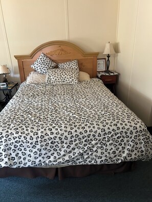 Unclassified image, 2 of 8, button - Cozy 1-bedroom cabin in fabulous Minocqua with AC (Minocqua)