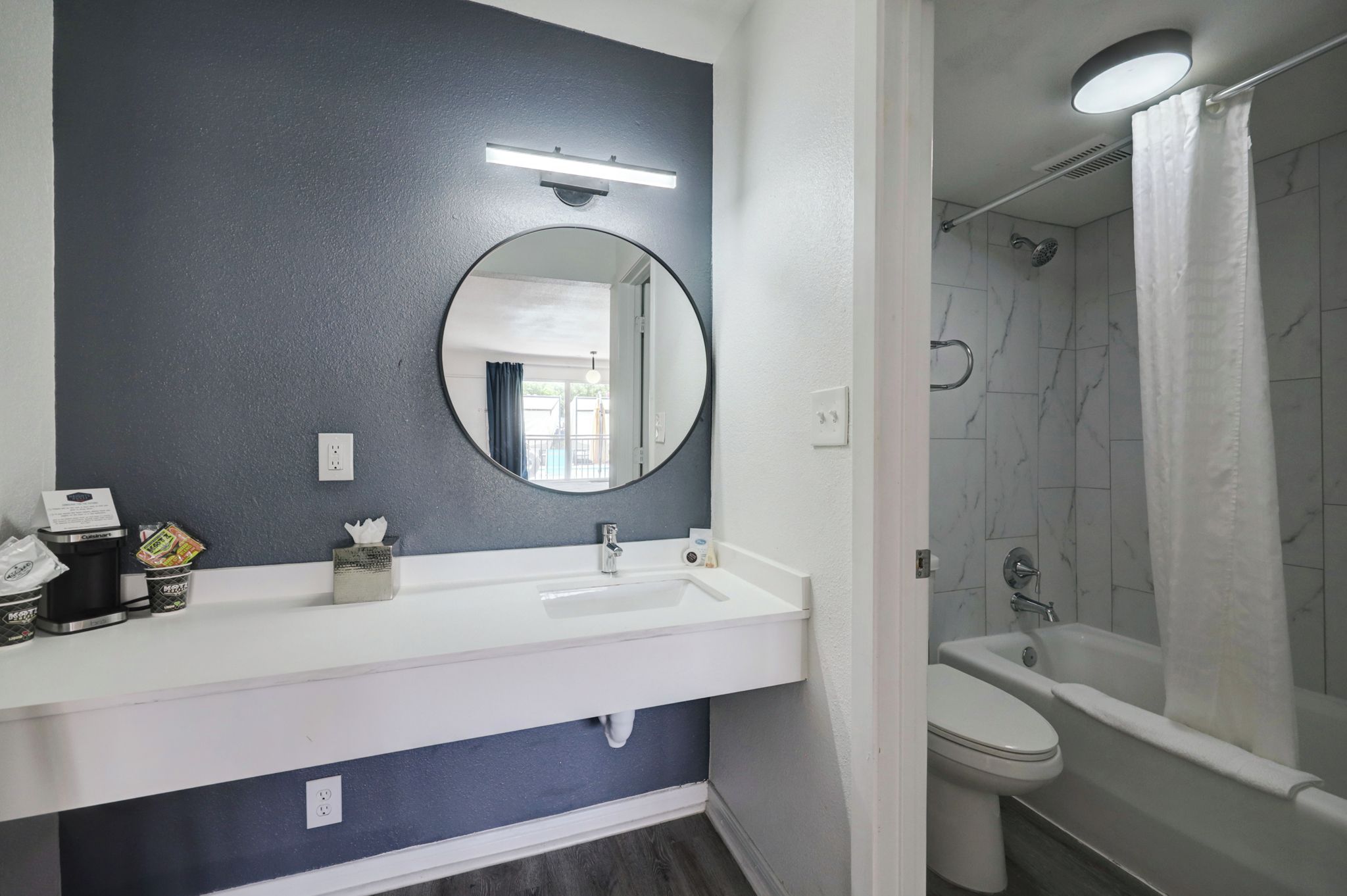 Combined shower/tub, towels, soap, shampoo