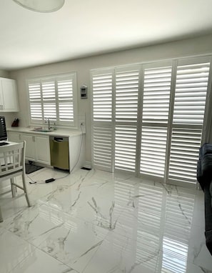 Interior - Spacious Private 4-Bedroom Detached Home Large family/living rooms & 2.5washroom (Pickering)