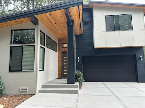 Modern Bremerton Escape Near Ferry & Seattle
