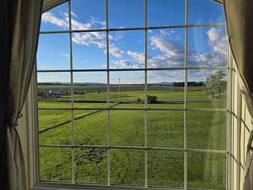 5-bedroom home on working horse farm in historic Fort Edward NY