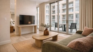 Living area - The Emberline Hotel (Toronto)