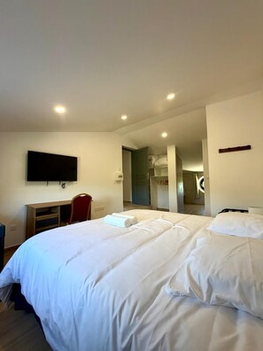 Room - Vrbo Property (Grans)