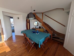 Dining - Perfect 3-bedroom 2 bathroom apartment right on the waterfront (Wimereux)