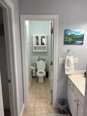 Unclassified image, 5 of 31, button - 5 bedrooms, 8 beds, comfortably sleeps 14. Quiet neighborhood, welcoming house. (Braselton)