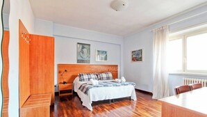 Unclassified image, 3 of 17, button - Vrbo Property (Roma)