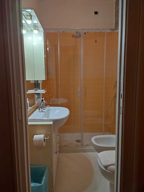 Unclassified image, 4 of 17, button - Vrbo Property (Roma)