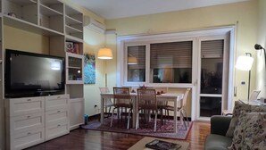 Unclassified image, 5 of 17, button - Vrbo Property (Roma)