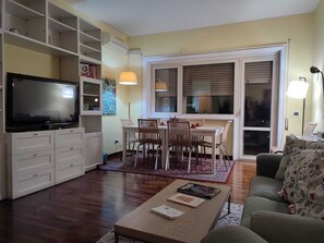 Unclassified image, 5 of 17, button - Vrbo Property (Roma)