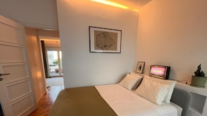 Room - Vrbo Property (Lisboa)