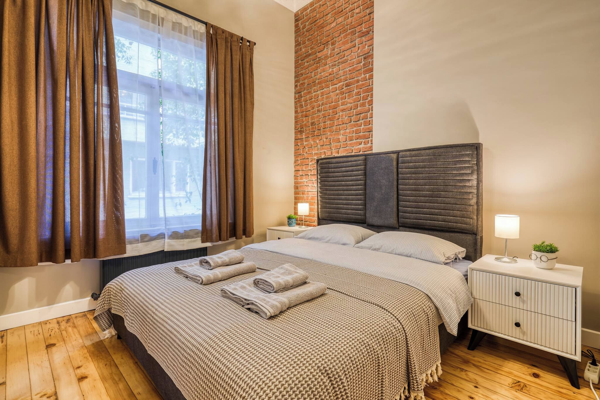 Iron/ironing board, internet, bed sheets