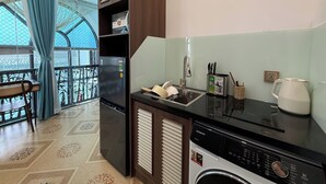 Suite Studio Deluxe, 1 très grand lit, coin cuisine, vue piscine | Cuisine privée
