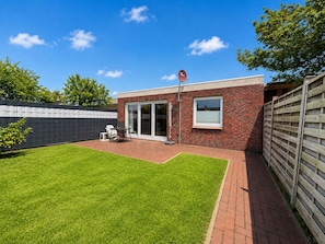 Outdoor dining - Vrbo Property (Norden)