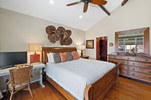 A bedroom with a bed, desk, chair, and a ceiling fan. - Elegant top-floor unit with central AC; Haleakala Shores, steps from Kam 3 beach (Kihei)