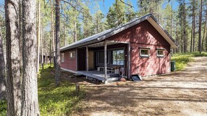A cabin with a porch, surrounded by trees. - Hakojärventie 3b by Interhome (Kuusamo)