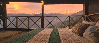 Chaukhamba Cradle