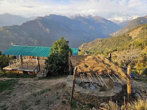 Chaukhamba Cradle