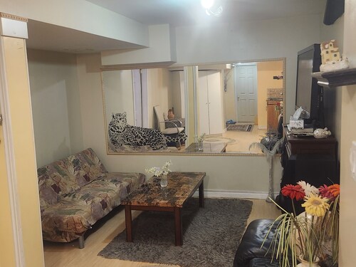 Quiet Basement in Markham