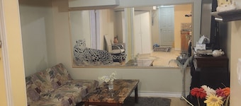 Quiet Basement in Markham