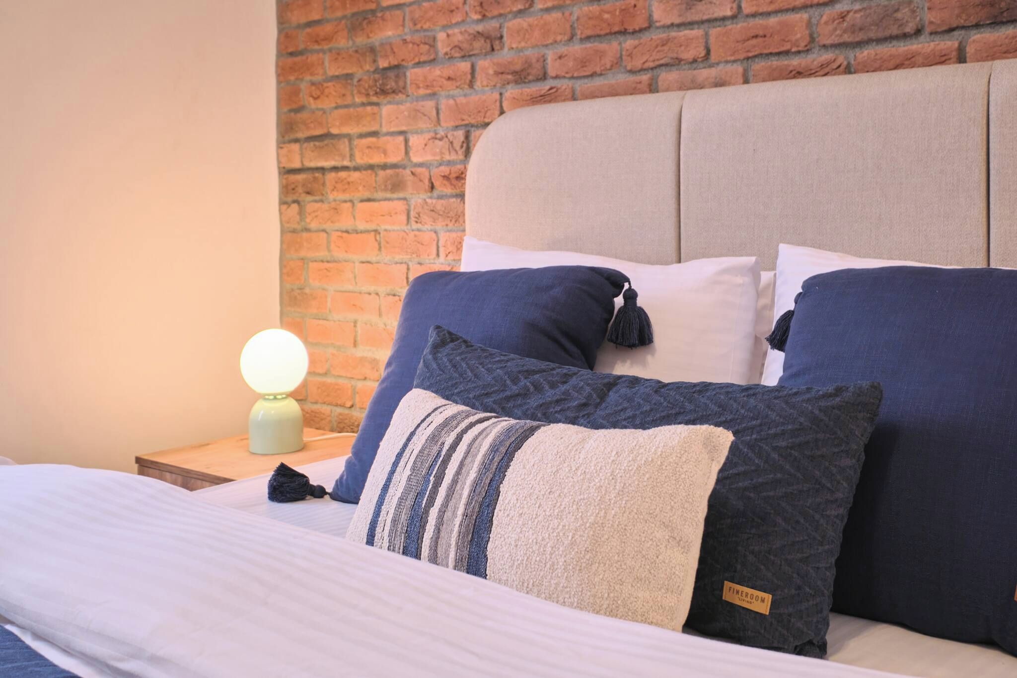 Iron/ironing board, internet, bed sheets