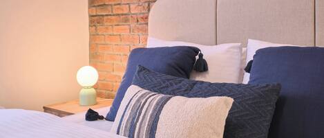 Iron/ironing board, internet, bed sheets