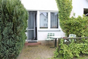 Outdoor dining - Holiday room with terrace (Zingst)