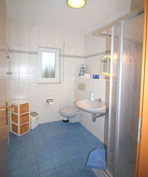 Bathroom - Holiday room with terrace (Zingst)