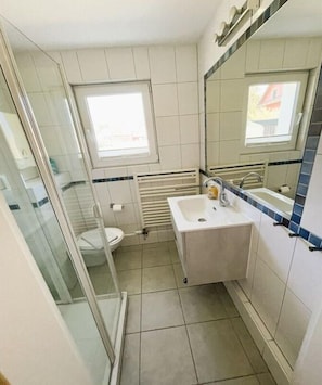 Bathroom - Holiday home in Pruchten with swimming pool (Pruchten)