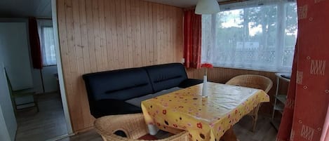 Smart TV, table tennis