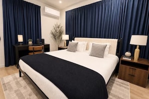 Unclassified image, 2 of 16, button - King Bed-Unbeatable Location-Bishop Arts- Unit 2 (Dallas)