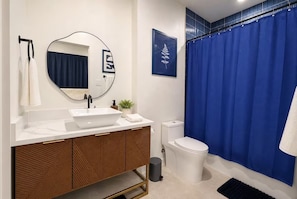 Unclassified image, 4 of 16, button - King Bed-Unbeatable Location-Bishop Arts- Unit 2 (Dallas)