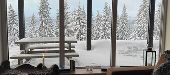 Charming 3-bedroom chalet perfect for your getaway, ski in/out, sauna, views