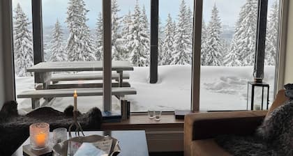 Charming 3-bedroom chalet perfect for your getaway, ski in/out, sauna, views