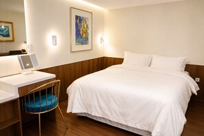 A hotel room with a bed, a desk with a computer, and a chair. - Wangsimni Stay Forest (Seoul)