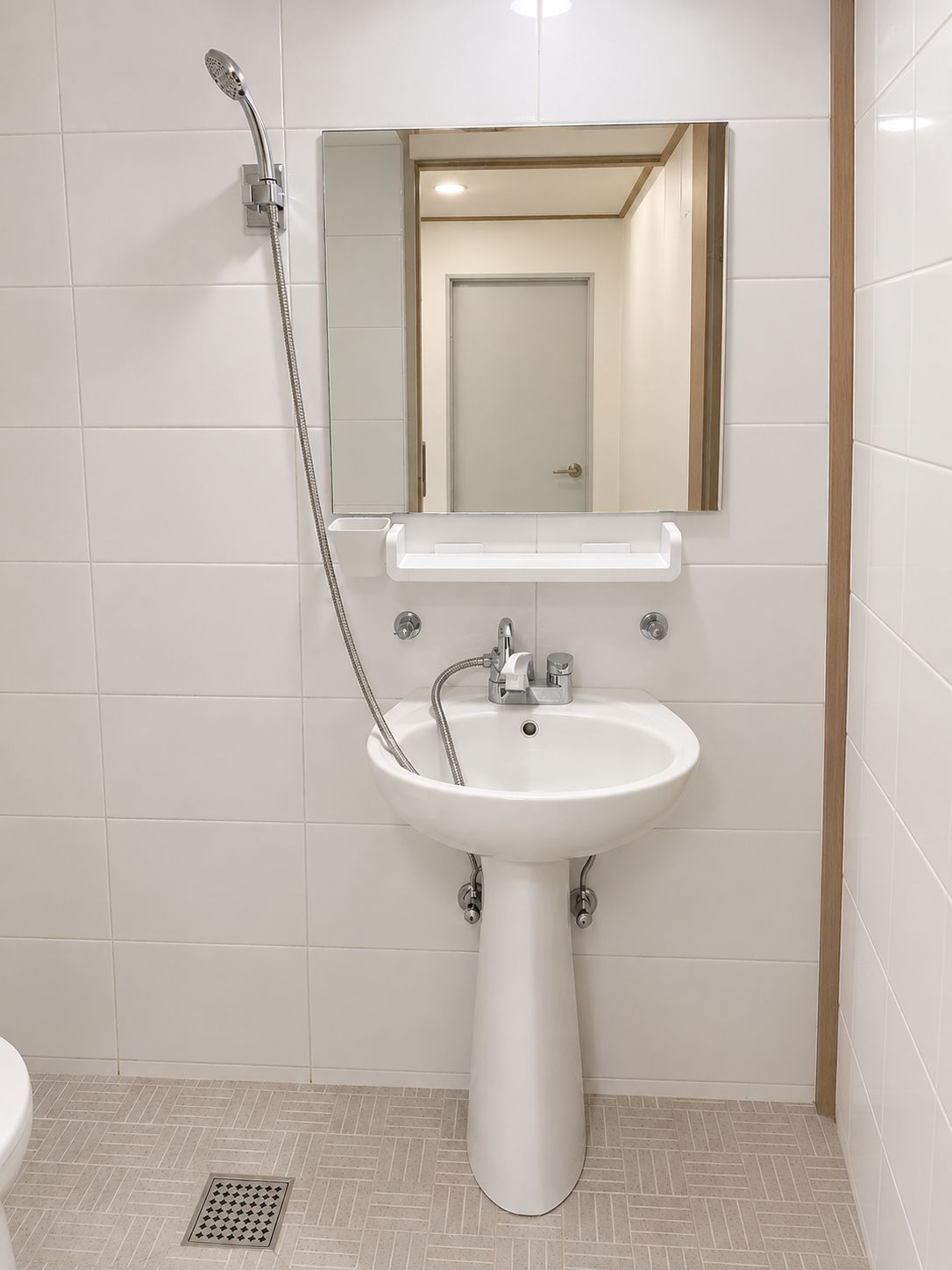 Secador de pelo, toallas, jabón, papel higiénico