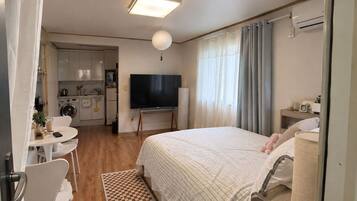 1 bedroom, iron/ironing board, WiFi (free), bed sheets
