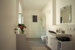 A modern bathroom with a shower, toilet, and sink. - Ludwig von Freyberg Suite – 104 m² in a historic castle (Stockach)