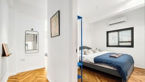 Room - Stylish 2BR City Apartment Near the Beach & Bograshov (Tel Aviv-Yafo)