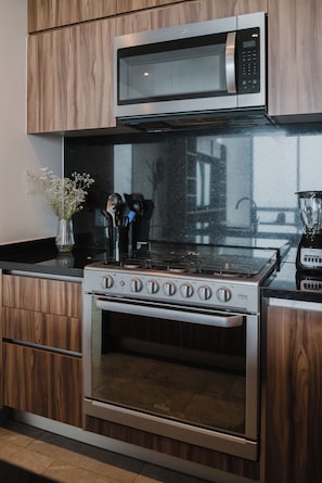 A kitchen with a stainless steel stove, oven, and microwave. - AC, 2 bedrooms, 2 bathrooms, fully equipped kitchen, high speed internet, comfy beds. (Centro)