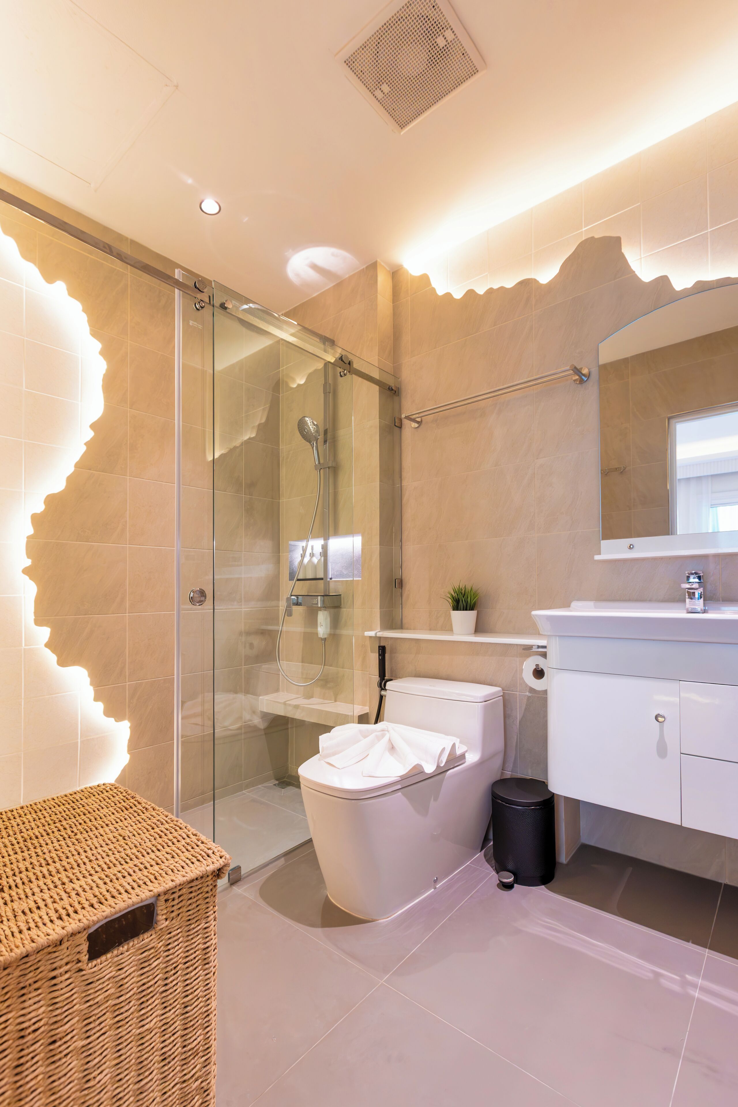 Family Room | Bathroom