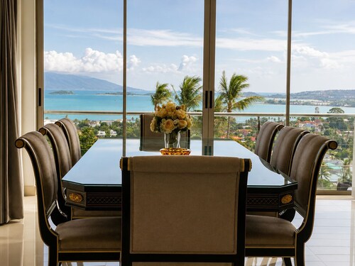 Smith & Appy Luxury Seaview Penthouse
