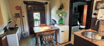 Hiša 1875 Heritage Stay: Vintage Charm & Modern Comfort