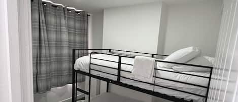 3 bedrooms, iron/ironing board, WiFi (free), bed sheets