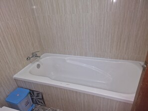 Basic Single Room | Bathroom - Villa already (Siem Reap)