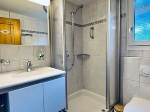 Bathroom / Wellness - Chalet Tobeleck (CharmingStay), (Flumserberg Tannenheim), by Interhome (Flumserberg Tannenheim)