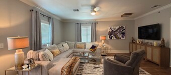 Tiger Condo at LSU!  Walk to Tiger Stadium & PMAC!