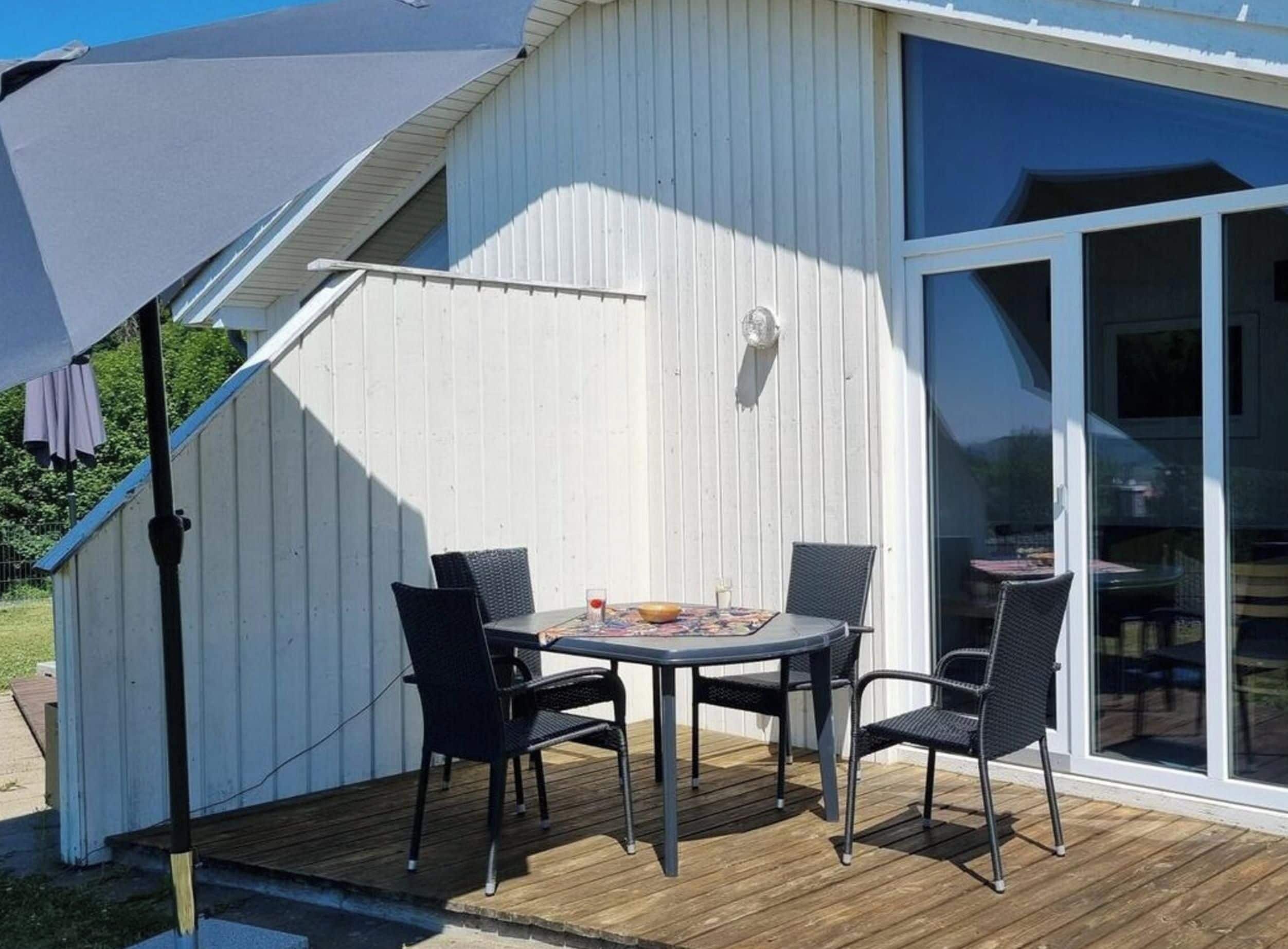 House | Outdoor dining