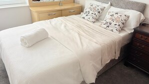 Unclassified image, 3 of 17, button - well furnished flat at city center (Kingston upon Hull)